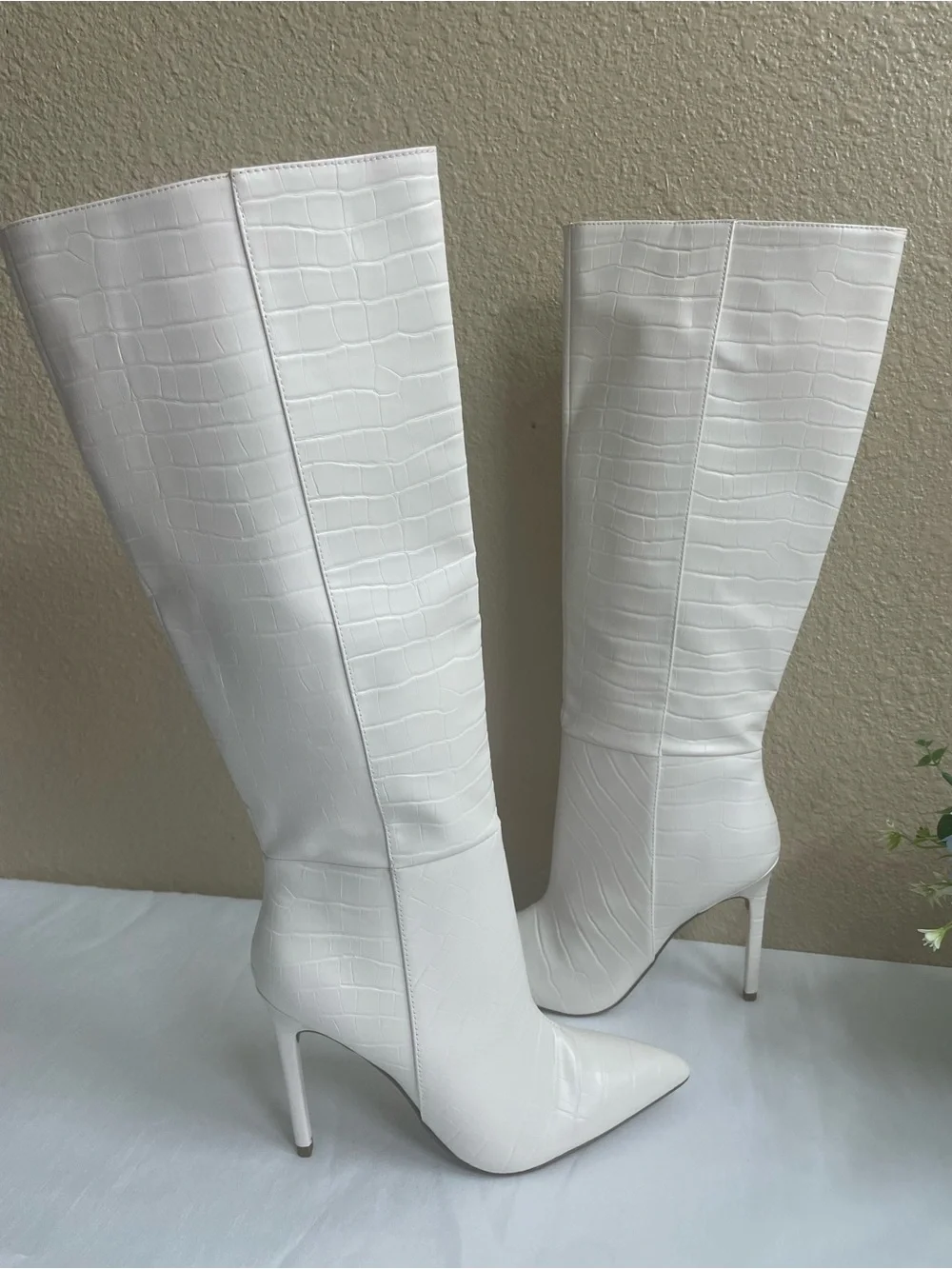 Express Women’s Of-White /cream Over-the-Knee Heeled Boots Size 8